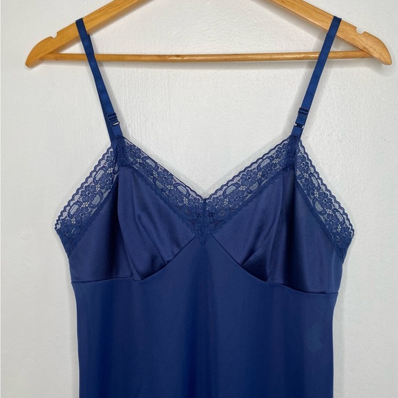 Vanity fair Vintage Nylon and Lace Full Slip Midi Navy Blue Size M Pin up Retro - Picture 8 of 9